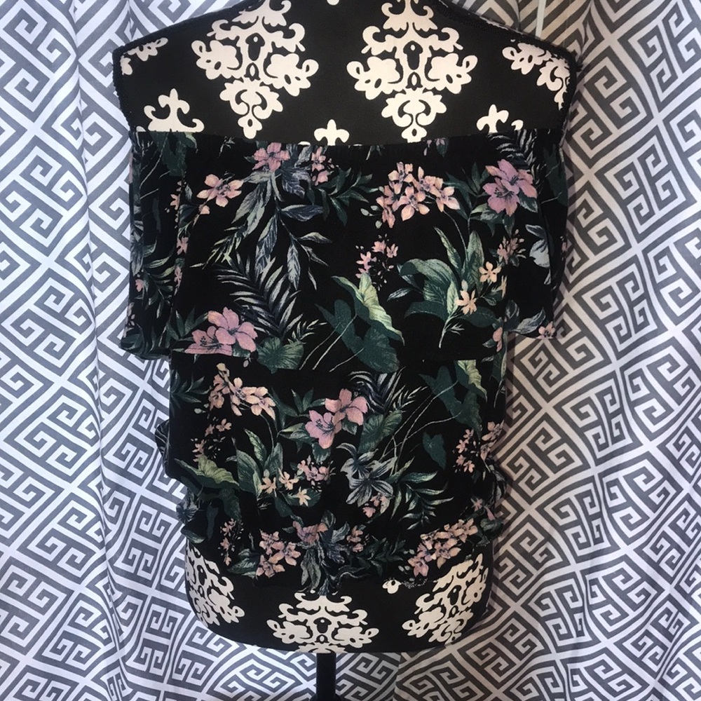 American Eagle off the top shirt with ruffles